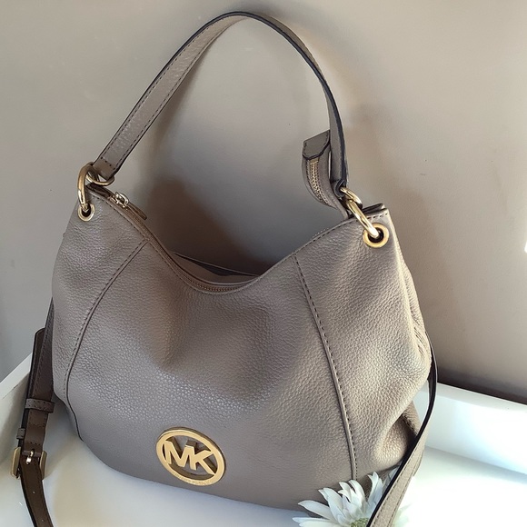 Michael Kors Handbags - MICHAEL Kors handbag crossbody